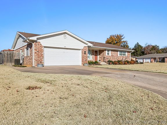 2nd image of 1807 Crestview Dr