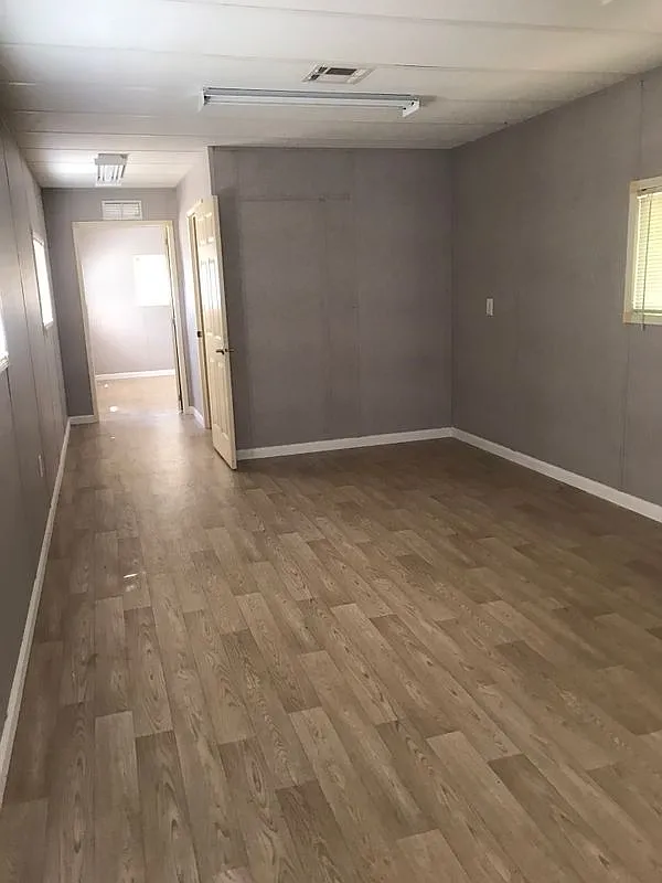 2 bed, 1.0 bath, 700 sqft, $700 — Photo 3