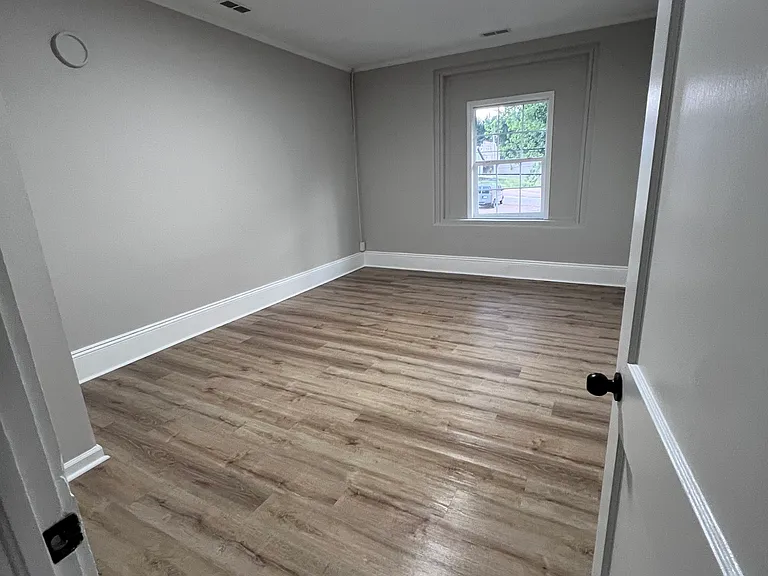W Centerview St — Photo 3