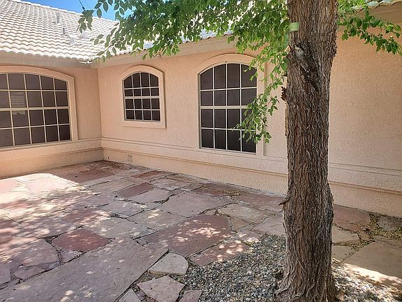 Courtyard Patio Area