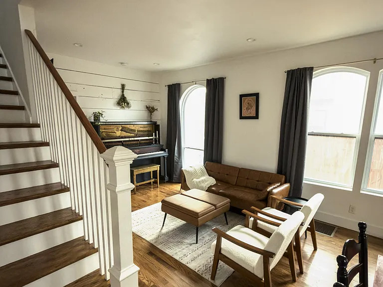 612 N Madison Ave — Photo 33