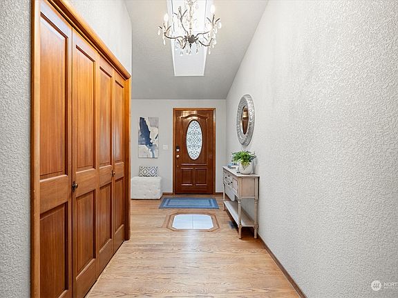 3rd image of 8901 164th Street E