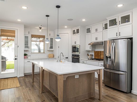 3rd image of 233 Arrowhead Mound Rd