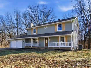 130 Hampton Ct, Lansing, KS 66043
