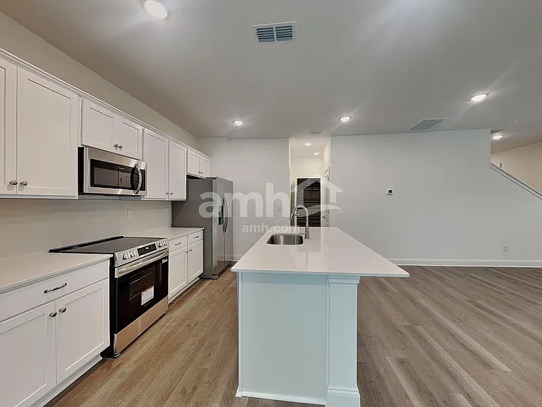 1207 Livengood Way — Photo 5