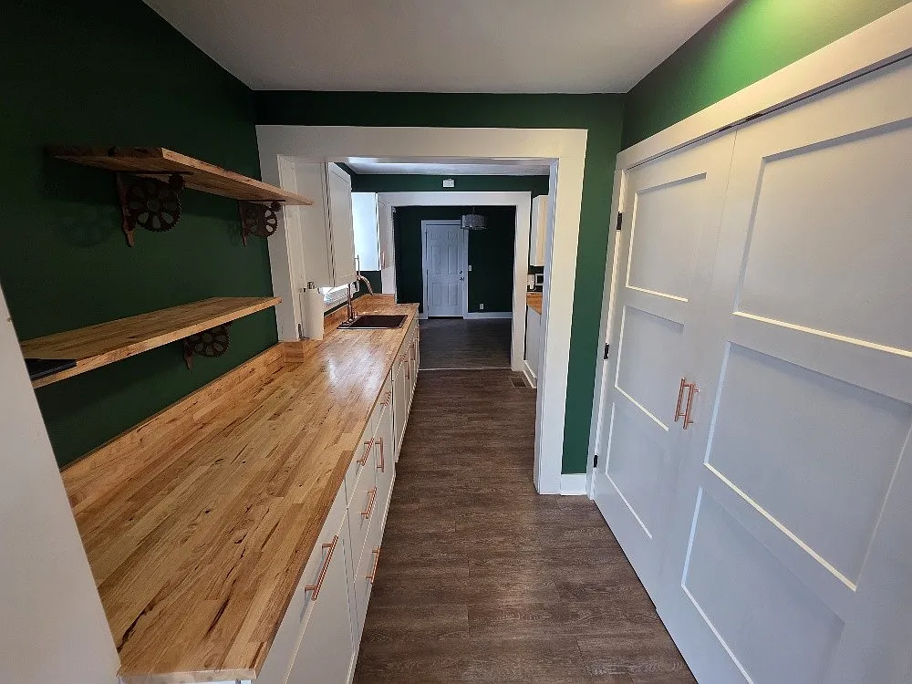 3 bed, 2.0 bath, 1008 sqft, $1,895 — Photo 4