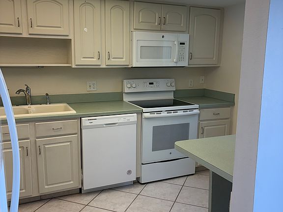 2nd image of 3943 SE 11th Pl APT 102