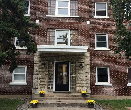 3rd image of 1731 Moodie St E