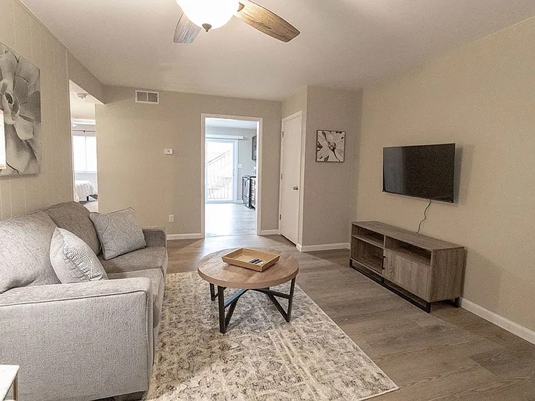 801 N Ann St #7 — Photo 4