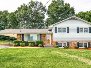 555 Chinquapin Trl, Christiansburg, VA 24073