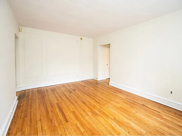 Upsal Gardens Apartments- Beautiful historical building with breathtaking charm! — Photo 20