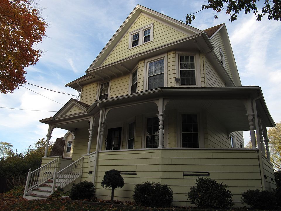 1st image of 889 Naugatuck Ave