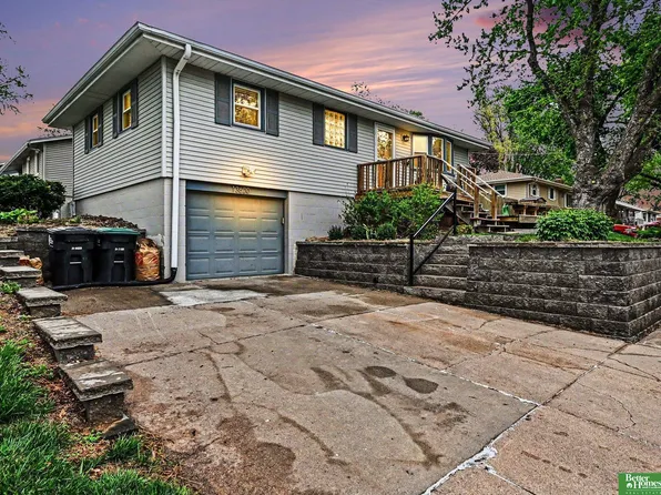 13620 Oak St, Omaha, NE 68144