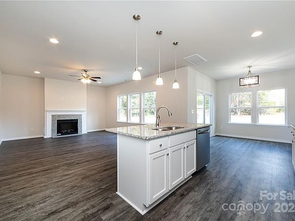 5th image of 2683 Providence Dr