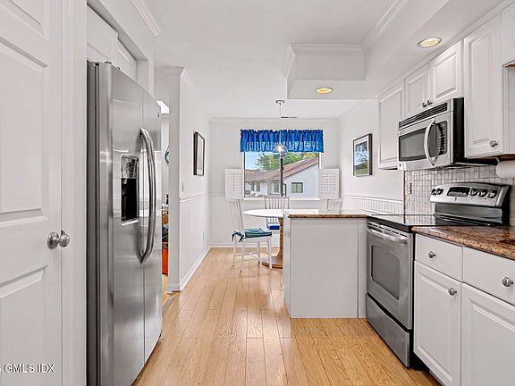 4th image of 500 River Rd APT 3