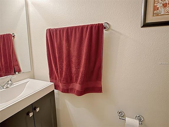 5th image of 422 Nuestra Pl