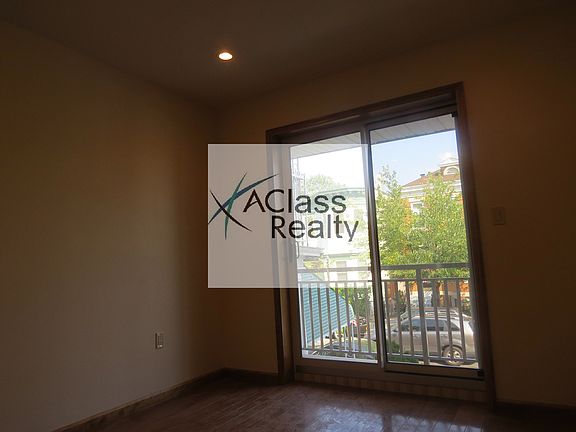 5th image of 3184 45th St #3L