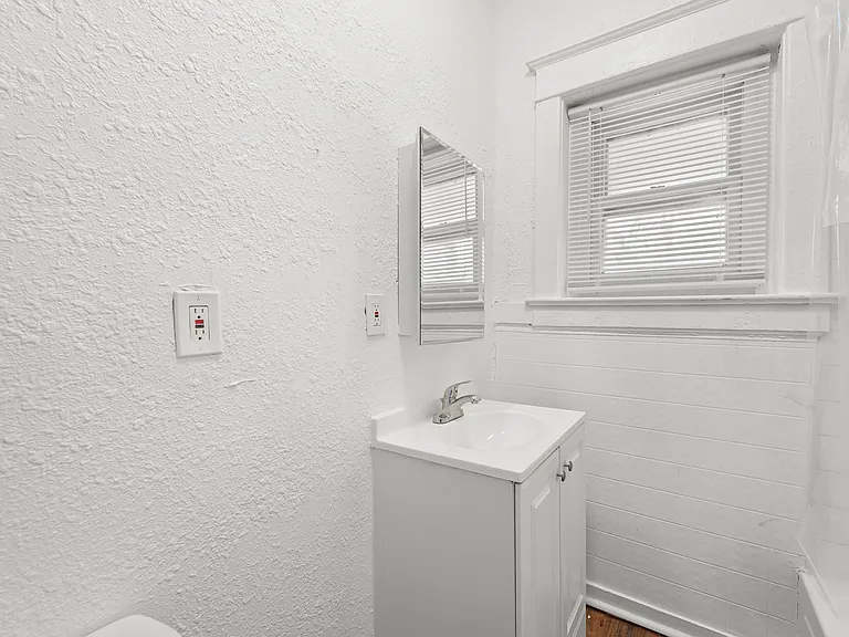 2207 E 24th Ter #B — Photo 12