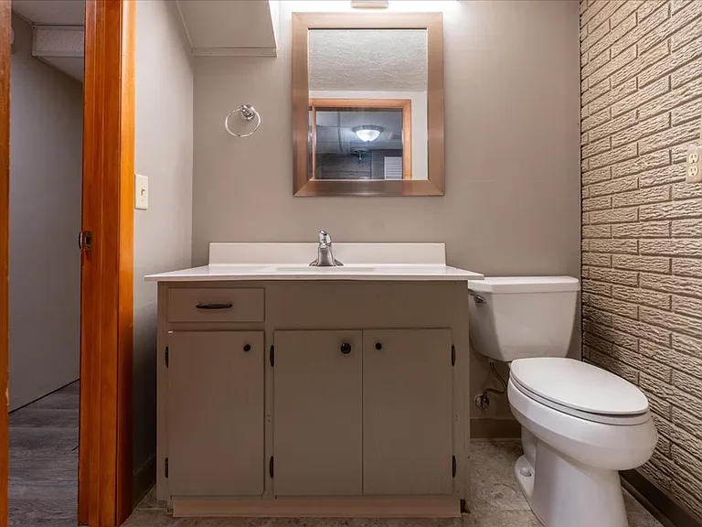 7221 Lexington Ave — Photo 30