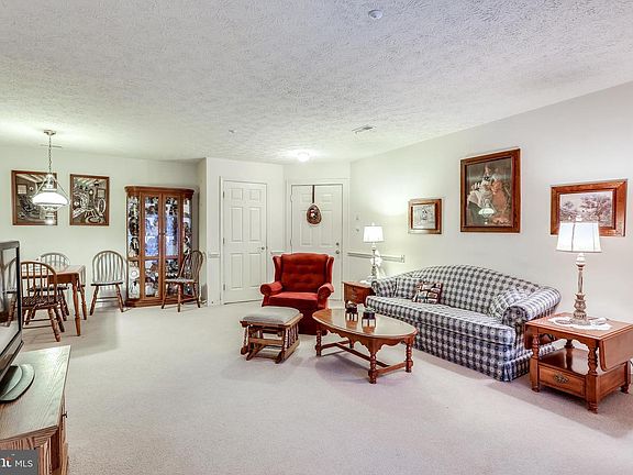 4th image of 202 Clifford Ln Unit 1J