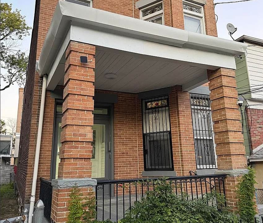 1st image of 128 35th St #3