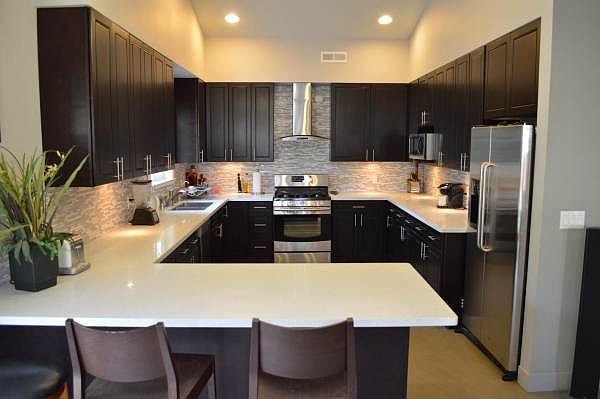 1st image of 930 Wainwright Dr