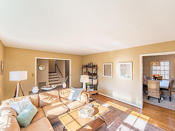 5th image of 3630 E Woodside Ave