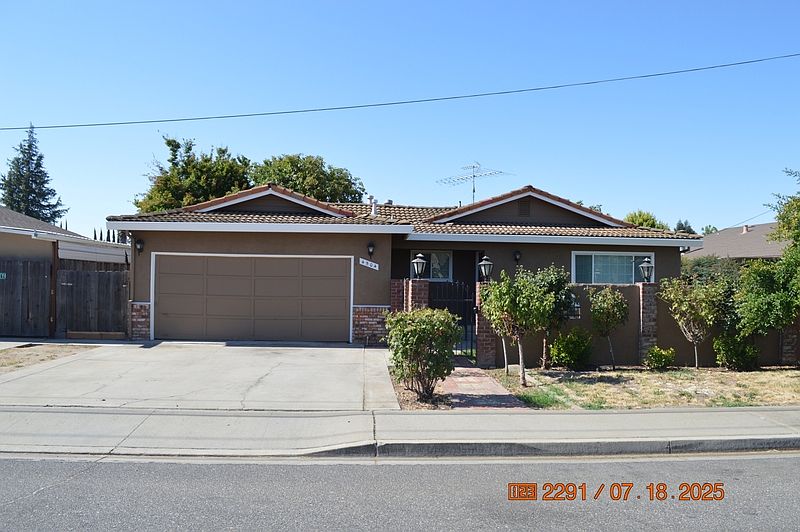 1st image of 4504 E Monte Vista Ave