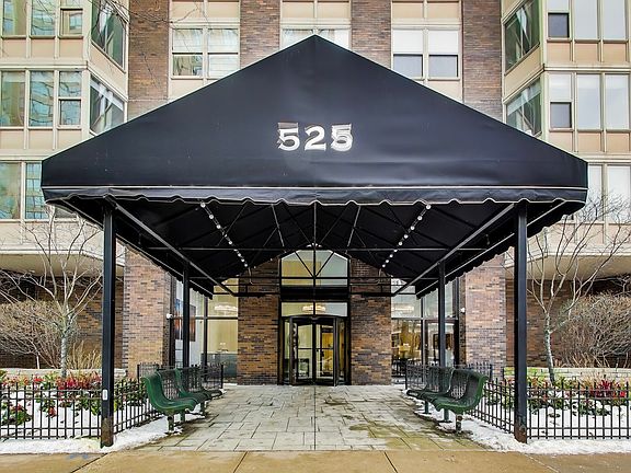 2nd image of 525 W Hawthorne Pl APT 206