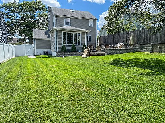 4th image of 124 White Oak Ter