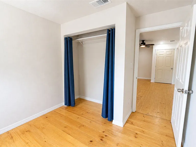 2402 E Doctor Martin Luther King Junior Bouleva #4 — Photo 14