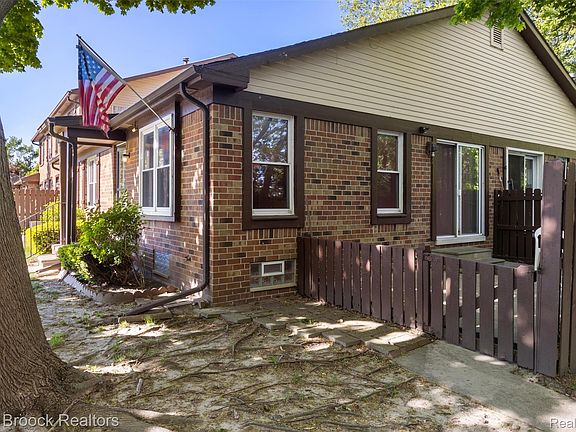 2nd image of 35278 Bristlecone Dr