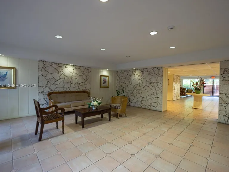 1205 Mariposa Ave #428 — Photo 3