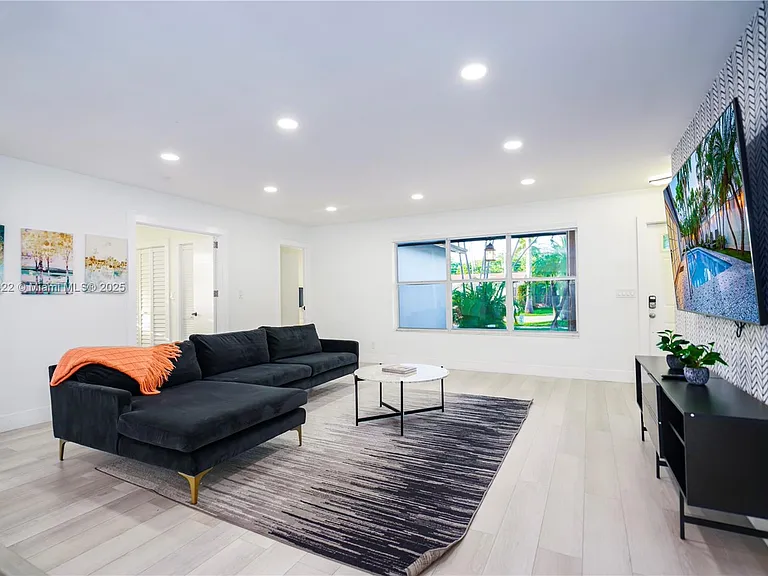 1244 Garfield St — Photo 4