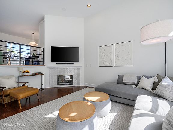 5th image of 1811 N Rockwell St Unit I