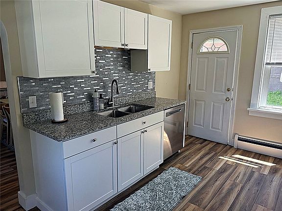 3rd image of 330 Winders St
