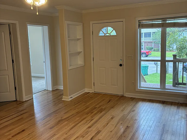 820 Deer Trail Ln — Photo 2