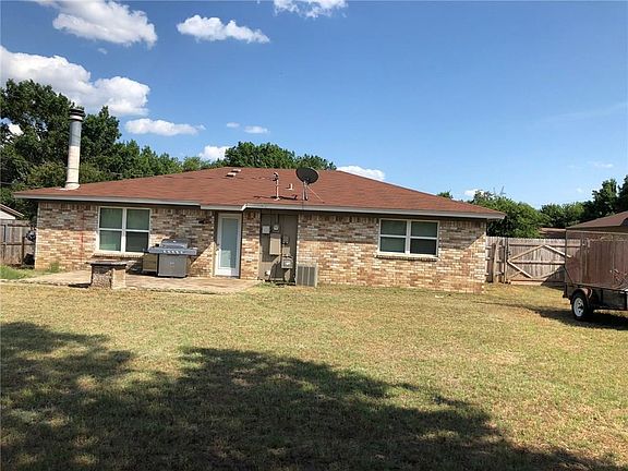 3rd image of 604 Daniels Dr