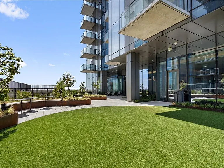 44 East Ave #2011 — Photo 37