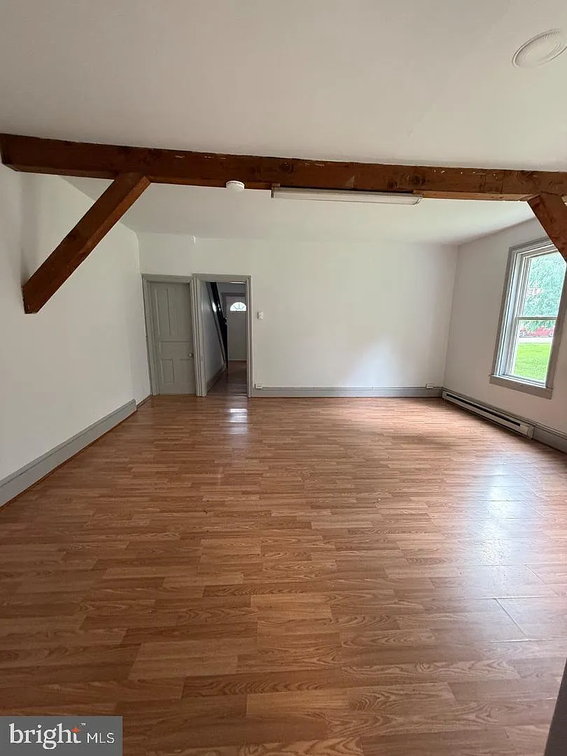 3 bed, 1.0 bath, 1500 sqft, $1,425 — Photo 4