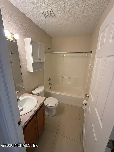 4 bed, 2.0 bath, 1660 sqft, $1,975 — Photo 4