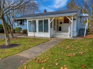 19 Carriage Dr, Wallingford, CT 06492