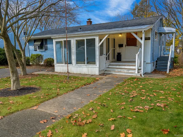 19 Carriage Drive, Wallingford, CT 06492