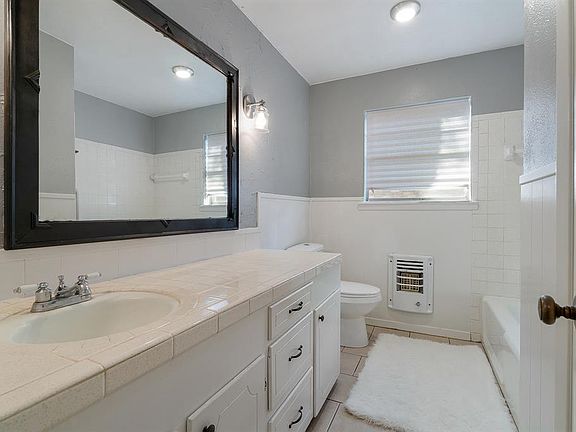 5th image of 1004 W High St