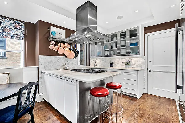 Sold by Corcoran | media 7
