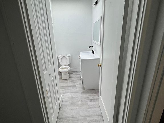 5th image of 3216 Auburn Way S