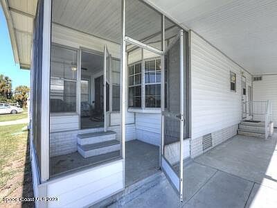 5th image of 821 Thrush Cir