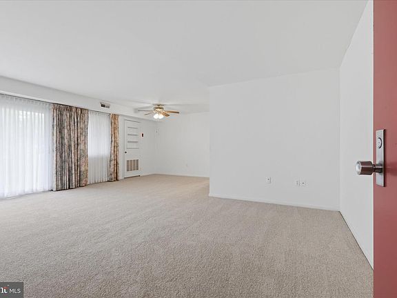 3rd image of 1635 Edgewood Pl Unit 201