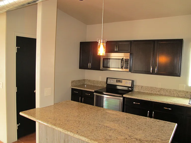 2524 E Lind Rd — Photo 48