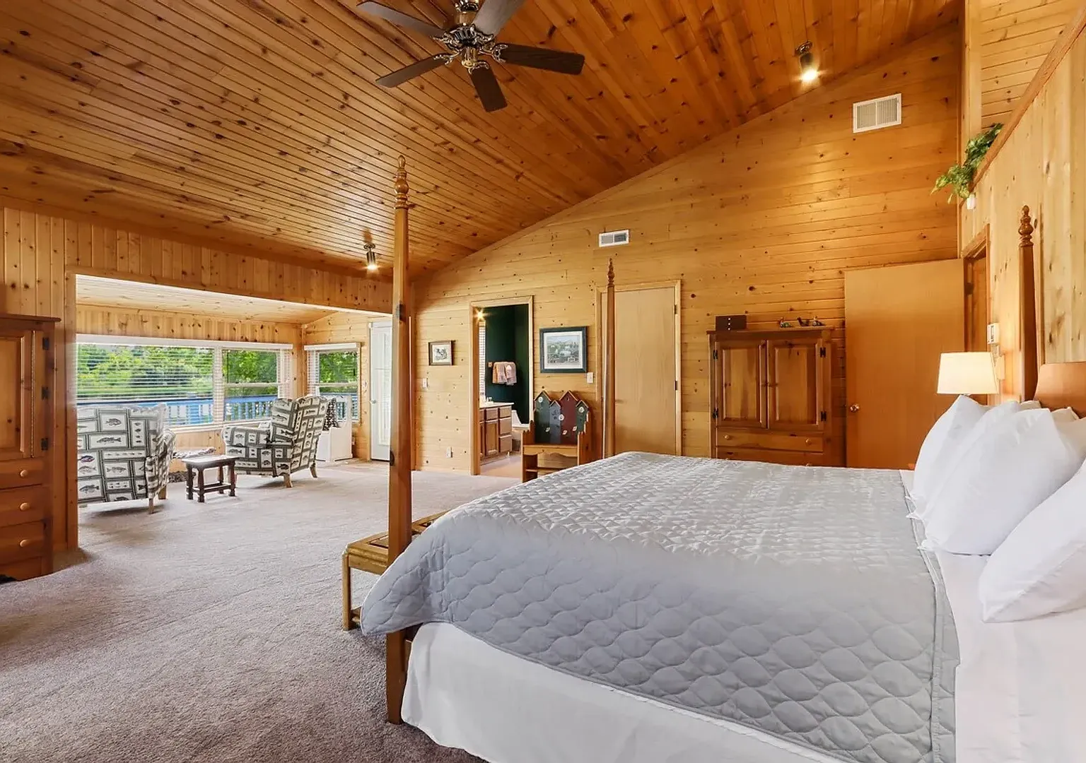 Lake Delavan Furnished Waterfront Home Available for Monthly & Mid-Term Rentals — Photo 2